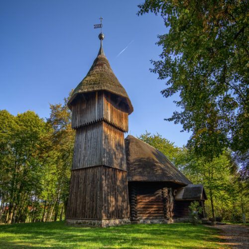 chiesa fatta completamente in legno