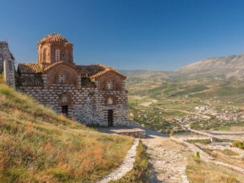 casa in una montagna dell'albania