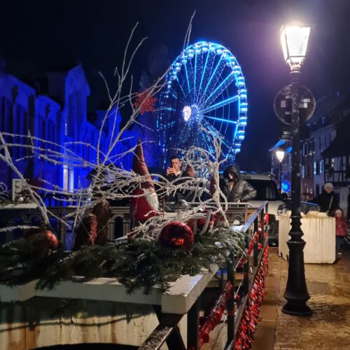 ruota panoramica e decorazioni di natale