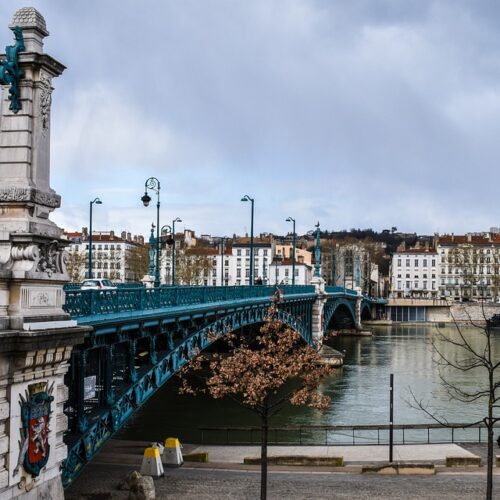 LIONE-korakane travel ponte