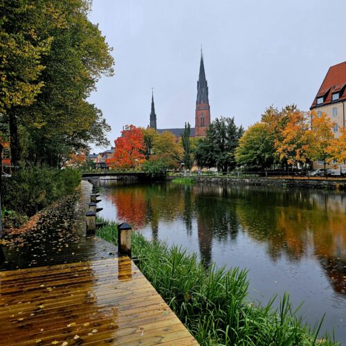 Cattedrale di Uppsala vista da lontano ideale per un viaggio organizzato da Torino
