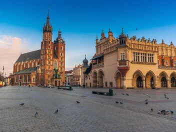 Rynek Główny, la Piazza del Mercato di Cracovia, in Polonia. agenzia di viaggi cuneo