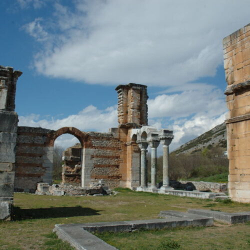 Basilica B, situata nel sito archeologico di Filippi, vicino a Kavala, nella Macedonia orientale in Grecia. seriana viaggi