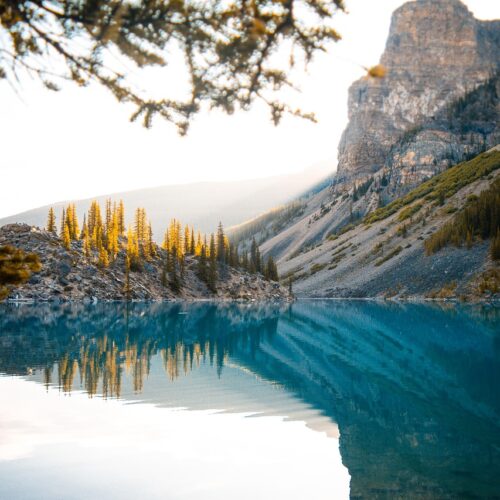 Moraine Lake, un lago glaciale situato nella Valley of the Ten Peaks all'interno del Banff National Park, in Alberta