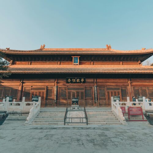 Daci Zhenru Baodian, l'edificio principale del complesso Xitian Fanjing situato nel Parco Beihai a Pechino. agenzie viaggi cuneo e provincia