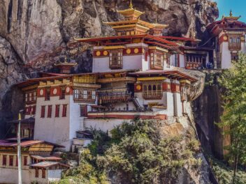 Monastero di Taktsang Palphung, meglio conosciuto come il Nido della Tigre, situato nella Valle di Paro, nel Bhutan. agenzia viaggi ivrea