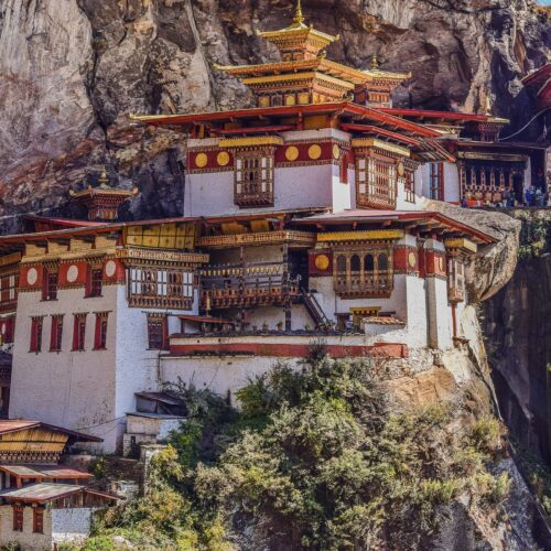 Monastero di Taktsang Palphung, meglio conosciuto come il Nido della Tigre, situato nella Valle di Paro, nel Bhutan. agenzia viaggi ivrea