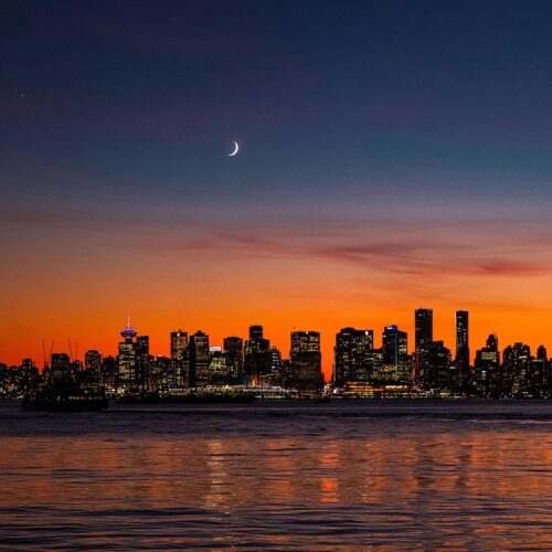 skyline di Vancouver, in Canada, durante il tramonto. VIAGGI DI GRUPPI TORINO