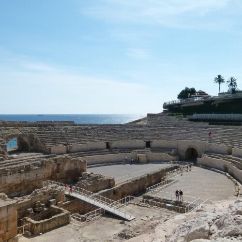 Anfiteatro romano di Tarragona situato in una posizione spettacolare affacciata sul Mar Mediterraneo nella regione della Catalogna in Spagna. Viaggi di Gruppo