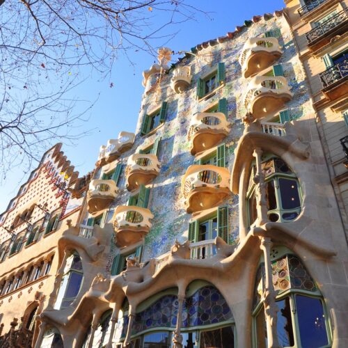 Casa Batlló, uno dei capolavori più celebri dell'architetto Antoni Gaudí, situata al civico 43 del Passeig de Gràcia a Barcellona